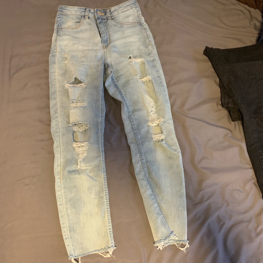 H&M Light Wash Distressed Ankle Cut Jeans